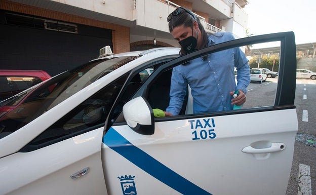 «Vivir del taxi ahora mismo es imposible, así de claro te lo digo»