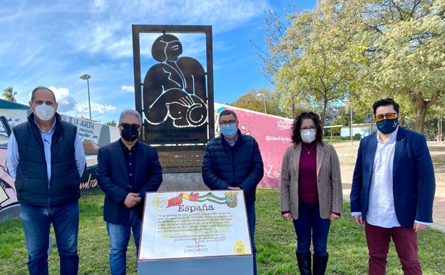 Mejoran la ruta de árboles dedicada al exilio de María Zambrano en Vélez-Málaga