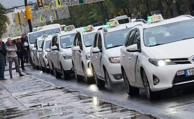IU y Podemos reclaman ayudas directas al sector del taxi