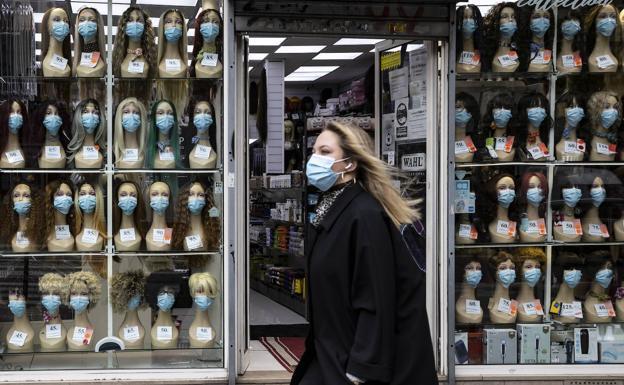 El BOE endurece la venta de mascarillas higiénicas y regula por primera vez las transparentes