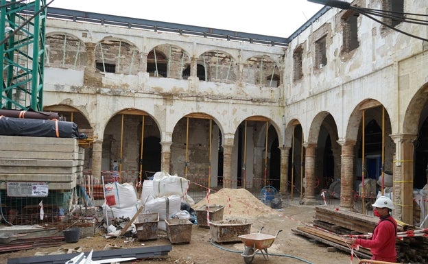 Las obras de rehabilitación del Hospital de la Caridad de Coín llegan a su ecuador