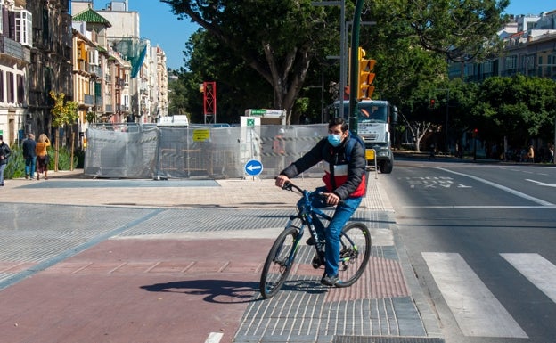 El Ayuntamiento de Málaga ultima un carril bici en el lateral norte de la Alameda Principal