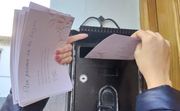 La poesía llega por correo a las casas de Coín