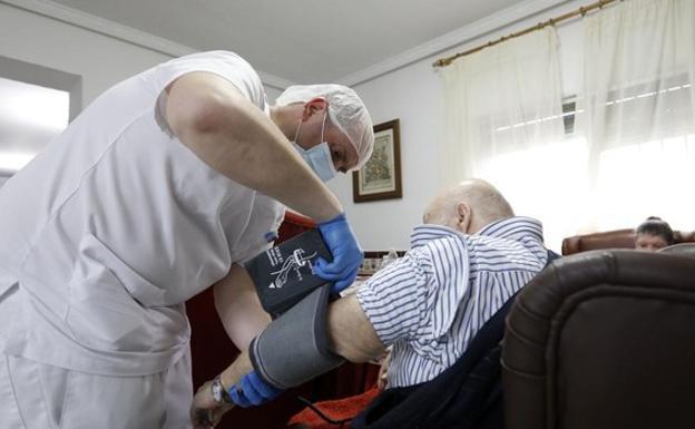 Bajan a 69 las residencias afectadas por Covid, con 340 mayores infectados