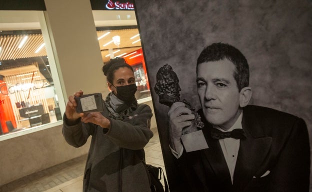 Los ganadores del premio Goya toman calle Larios