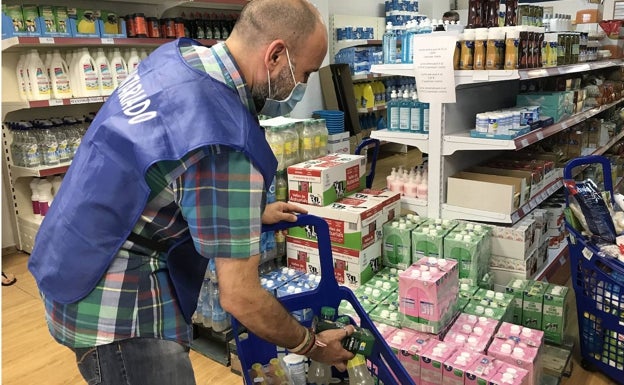 El pleno municipal impulsa un cambio de organización en los economatos para reforzarlos en Málaga