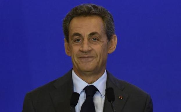 Sarkozy alega una patología médica para vacunarse antes