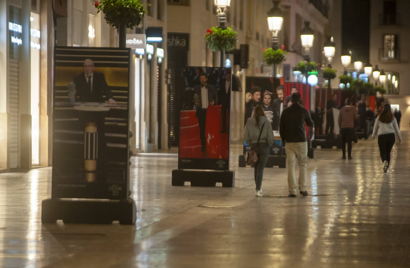 Exposición de los premios Goya en la calle Larios