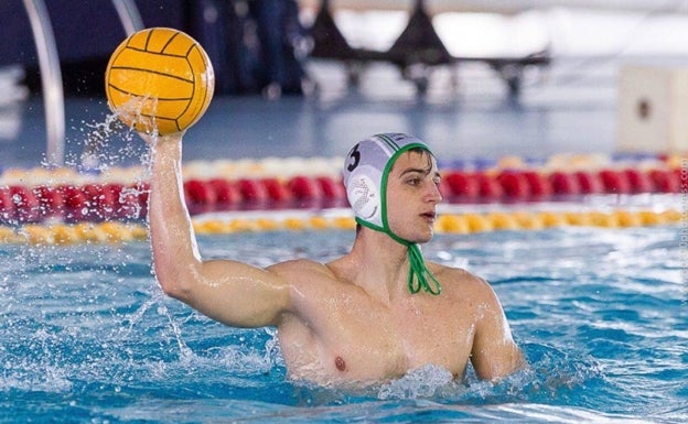 Samuel Ruiz: Una pasión por el waterpolo frenada por la Medicina