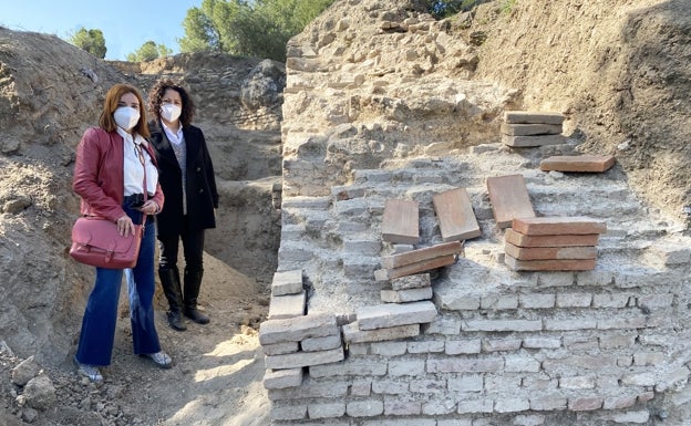 Localizan restos de dos torres y parte de una muralla de la Fortaleza árabe de Vélez-Málaga