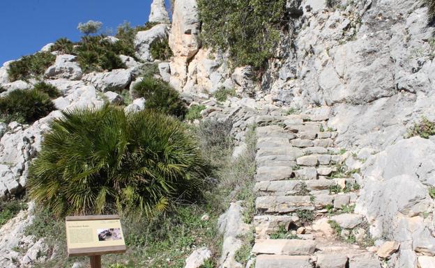 Monumentos con historias sorprendentes en la provincia de Málaga