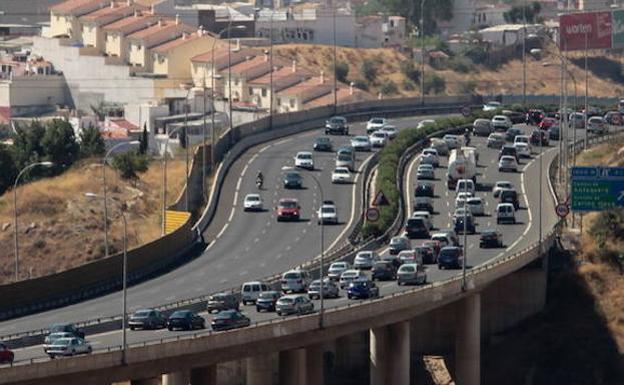 Un accidente con tres vehículos implicados provoca retenciones en la A-7 a la altura de Fuengirola y Mijas