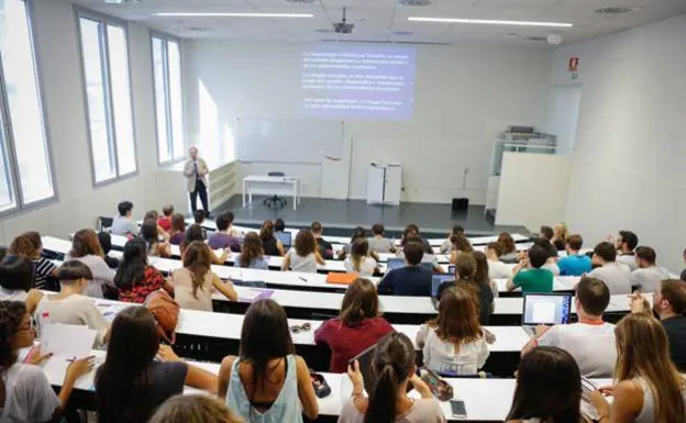 Las carreras universitarias de tres años desaparecerán en España antes de 2025