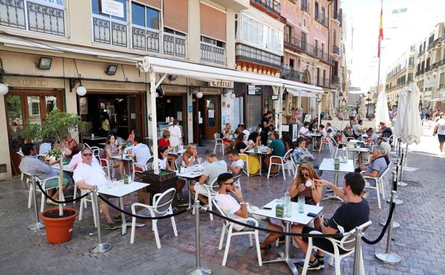 Andalucía abre la puerta a que comercios, bares y restaurantes amplíen su horario hasta las 21.30