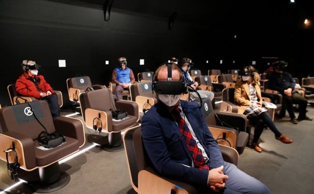 Realidad virtual en la plaza de la Marina: Una orquesta tocando solo para ti