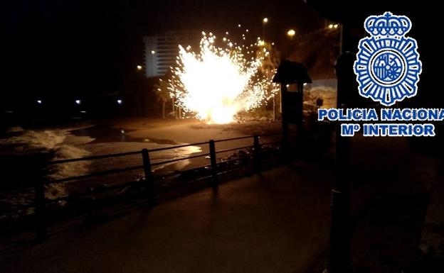 El artefacto hallado en Benalmádena es un señalizador pirotécnico para ejercicios de tiro y localizar a náufragos