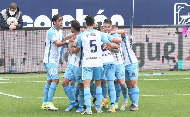 El Málaga sella media permanencia (2-0)