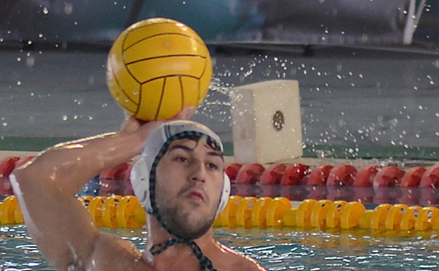 El Waterpolo Málaga empata ante el Poble Nou en un partido trepidante