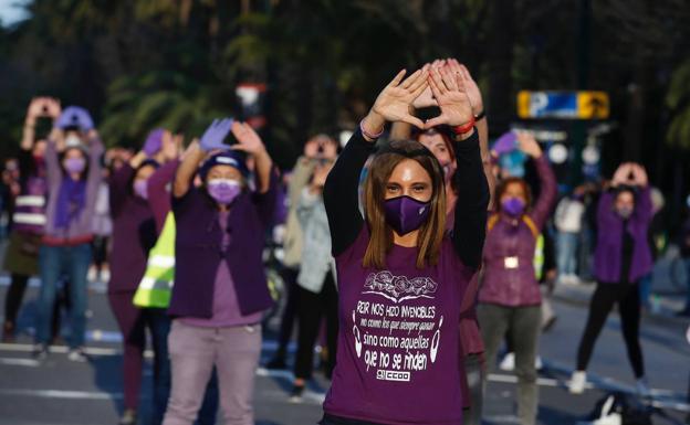 Baile feminista por el Día de la Mujer en el Paseo del Parque