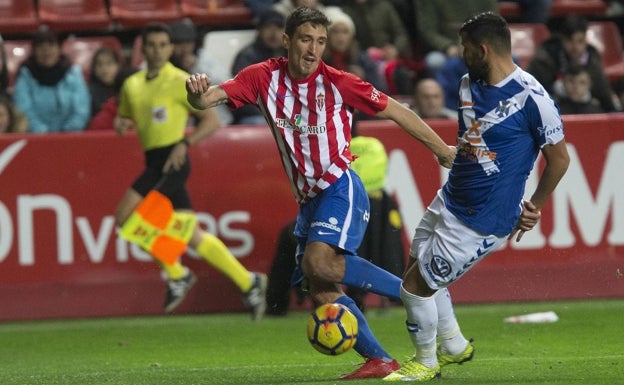 Una familia muy ligada al fútbol español: su padre jugó en el Mérida y su hermano en el Mallorca