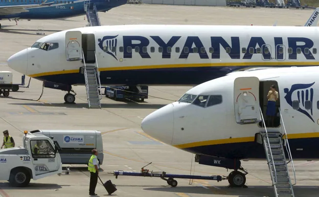 Ryanair apuesta por el mercado español y unirá este verano Málaga con Menorca, Valencia y Santiago