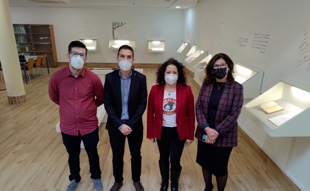 Una exposición recopila diez dedicatorias de mujeres a María Zambrano en Vélez-Málaga