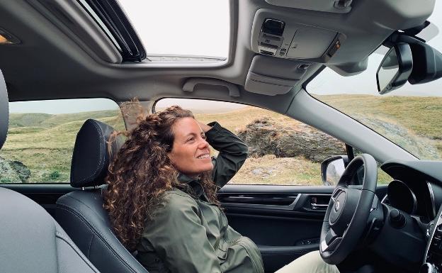 El coche de Laura Madrueño: «Me gusta meterme por caminos poco transitados y necesito un coche que me siga»