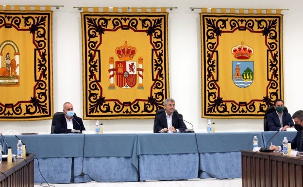 Estepona firma con Cajamar la renegociación del préstamo para saldar la deuda con los proveedores