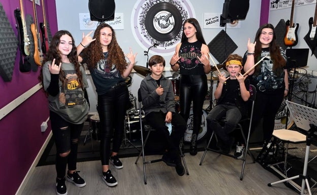 El grupo juvenil de Marbella DITS busca financiación para su segundo trabajo musical, Rock in Progress