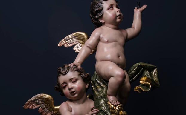 Juan Vega realiza unos ángeles cirineos para el trono del Cristo de la Misericordia de Málaga