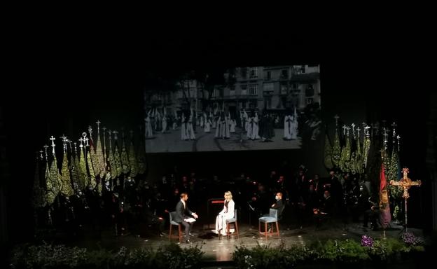El Teatro Cervantes acoge el acto conmemorativo del centenario de la Agrupación de Cofradías de Semana Santa de Málaga