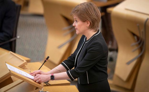 Sturgeon supera la tóxica saga de las denuncias sexuales a su predecesor