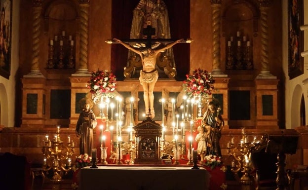 Estepona vive una Semana Santa diferente desde los actos íntimos y con medidas de seguridad