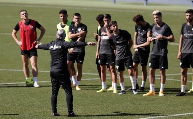 El Málaga se resiste a perder de vista la zona alta