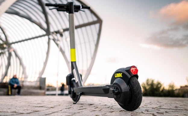 La primera empresa de patinetes de alquiler autorizada entra en servicio en Málaga