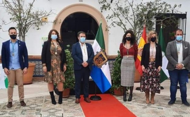 Casarabonela estrena bandera oficial con colores inspirados en el paisaje y la cultura del pueblo
