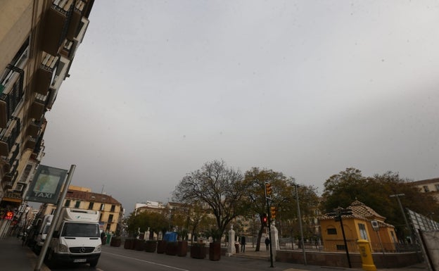 El manto de polvo sahariano que cubre Málaga llegará este miércoles al nivel máximo