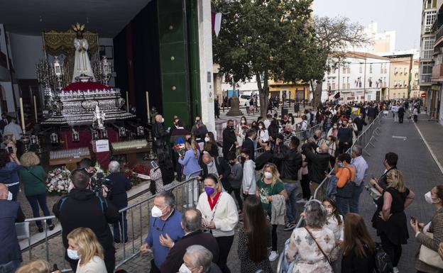 Lunes Santo: Peregrinaje ante el Cautivo