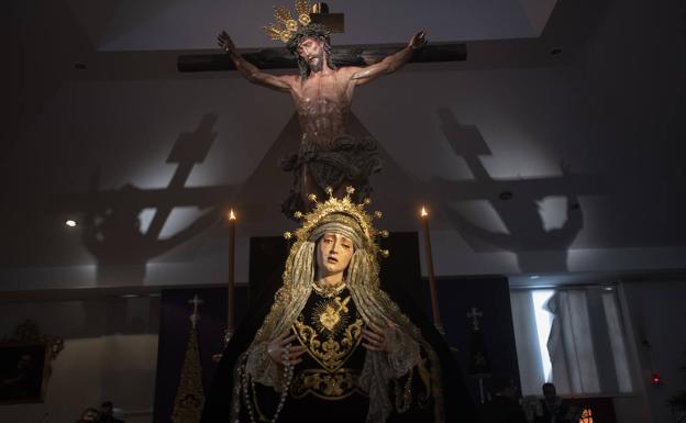 Crucifixión | Recogimiento, plegarias y música como colofón del día