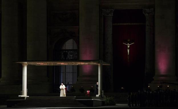 El Papa presidió su segundo Vía Crucis sin público por la pandemia