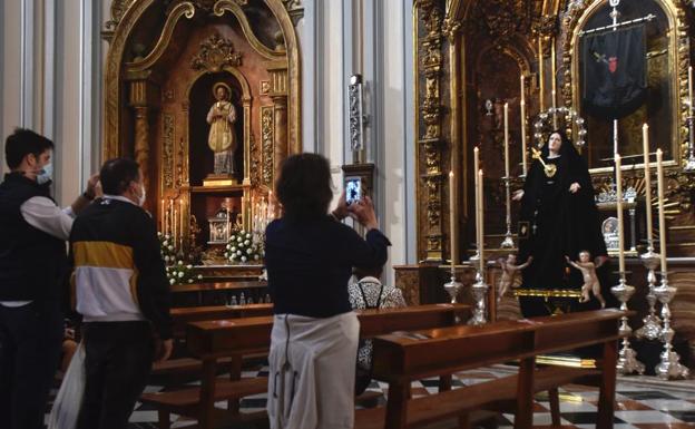 La Virgen de Servitas luce su nuevo halo de estrellas en San Felipe
