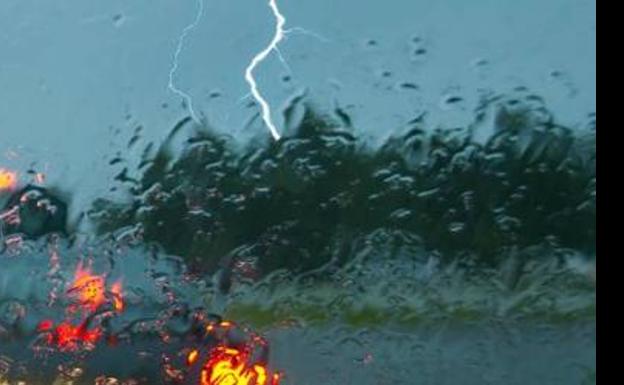 Cómo actuar al verse en medio de una tormenta al volante