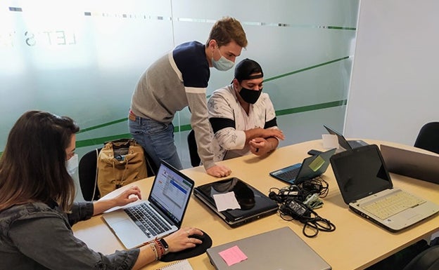 La UMA ha prestado durante este curso 137 ordenadores y ha repartido 322 tarjetas de datos