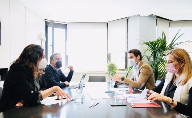 Las direcciones regional y nacional del PP acuerdan listas de unidad y para cerrar la crisis interna