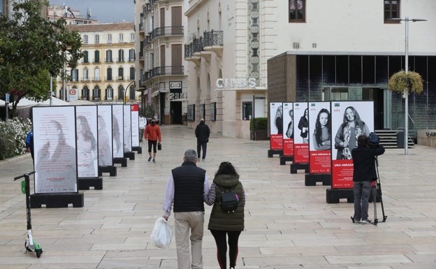 Una exposición en Málaga reivindica el papel de la mujer en el progreso de la comunidad gitana