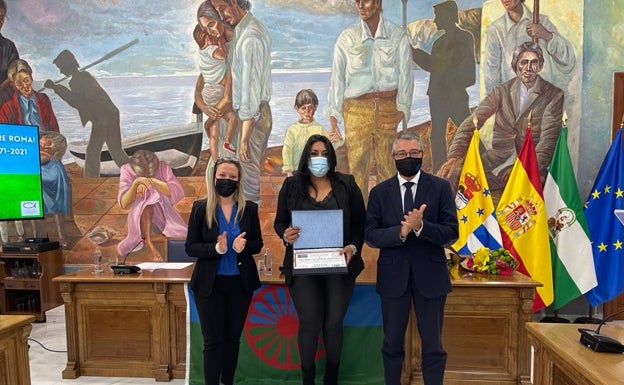 Rincón de la Victoria conmemora el Día Internacional del Pueblo Gitano inaugurando la nueva sede de la Asociación Cultural La Mirada