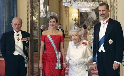 El cariñoso pésame de los Reyes de España a Isabel II