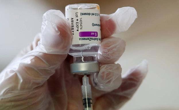 Este es el nuevo síntoma grave asociado a AstraZeneca