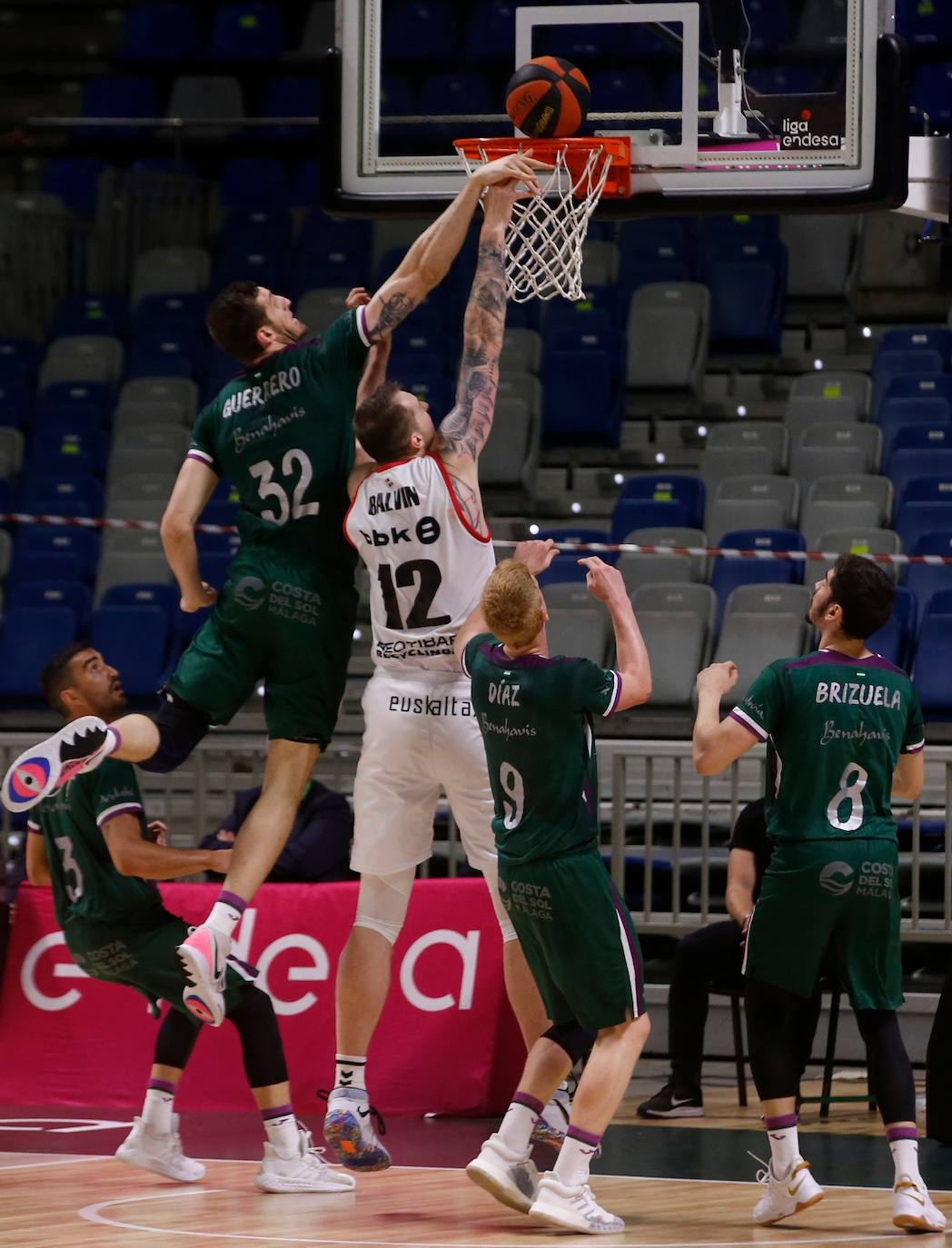 El Unicaja gana al Bilbao Basket