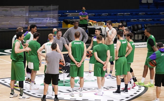 Nzosa, Mekel y Suárez, bajas en el Unicaja para el duelo ante el Bilbao